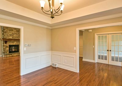 dining room with tray ceiling and wall moldings